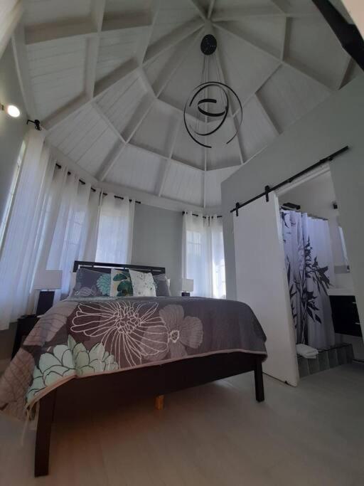 Modern Penthouse @ Sandcastles Apartment Ocho Rios