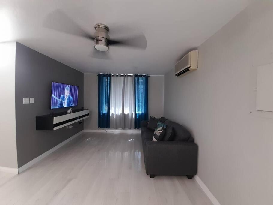 Modern Penthouse @ Sandcastles Apartment Ocho Rios