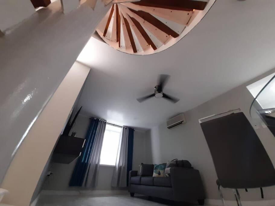 Modern Penthouse @ Sandcastles *