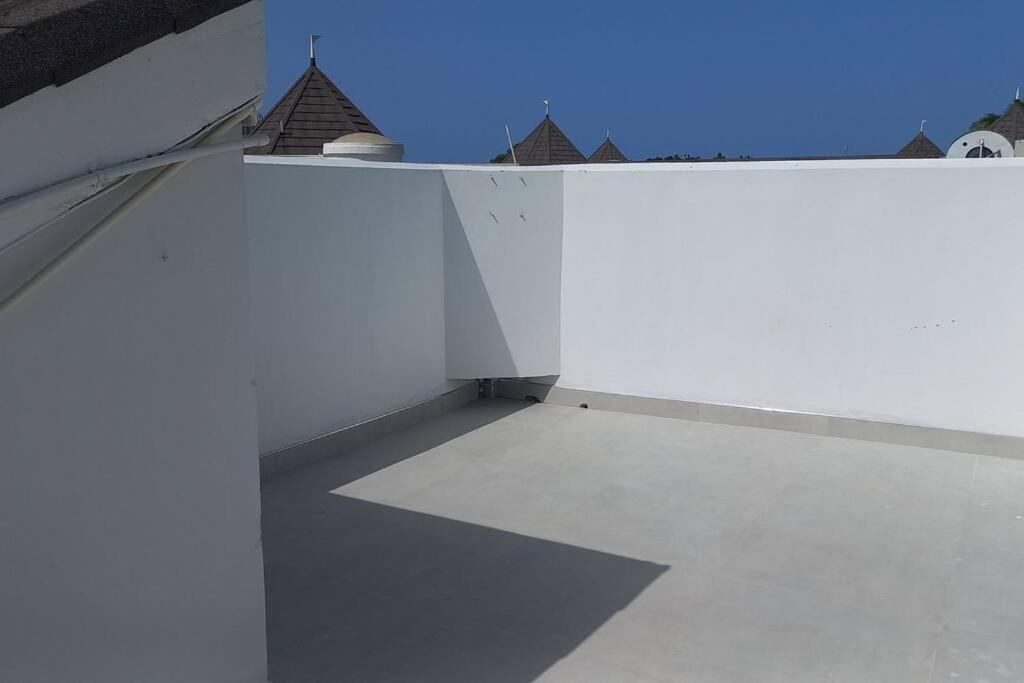 Modern Penthouse @ Sandcastles Apartment Ocho Rios